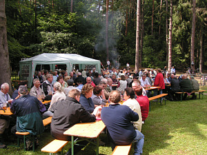 Besucher des Erbacher Waldfestes